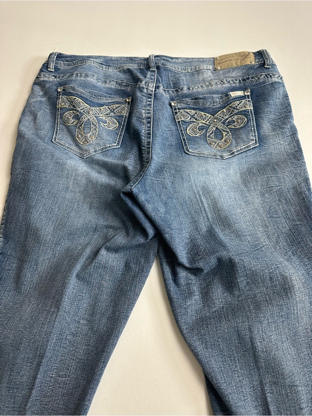 Seven jeans women’s size‎ 20 Capri denim jeans with embellished back pockets